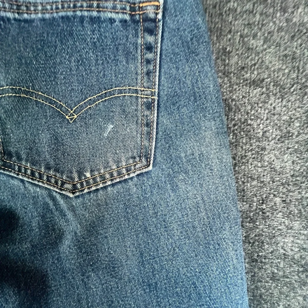 Levi's 550 Jeans Men 39x29.5 Blue Denim Cotton Straight Leg Mid Rise Relaxed Fit